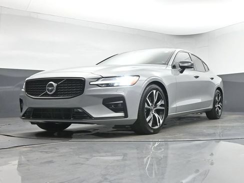 Used 2025 Volvo S60 B5 Plus FWD image 36