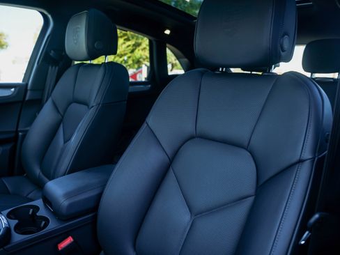 New 2026 Porsche Macan image 5