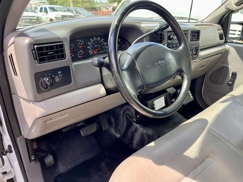 Used 1999 Ford F550 2WD Regular Cab Super Duty image 24