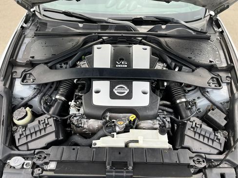 Used 2009 Nissan 370Z Touring w/ Sport Pkg RWD image 18