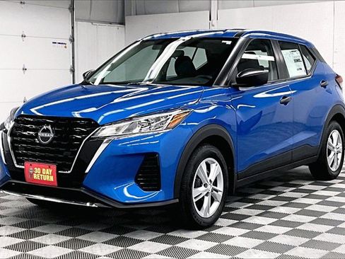 New 2025 Nissan Kicks Play S image 2