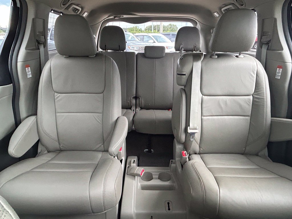Used 2016 Toyota Sienna XLE FWD image 13