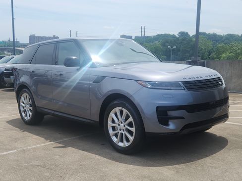 Certified 2025 Land Rover Range Rover Sport image 10