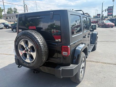 Used 2017 Jeep Wrangler Unlimited Sahara AWD/4WD image 8