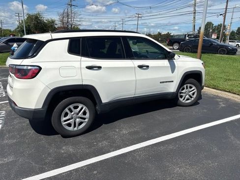 Used 2018 Jeep Compass Sport AWD/4WD image 3