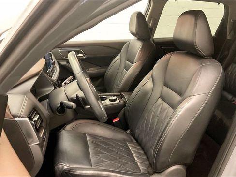 Certified 2022 Nissan Rogue Platinum w/ Head-Up Display Package image 16