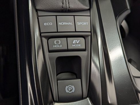 Used 2025 Toyota Camry LE w/ Convenience Package image 29