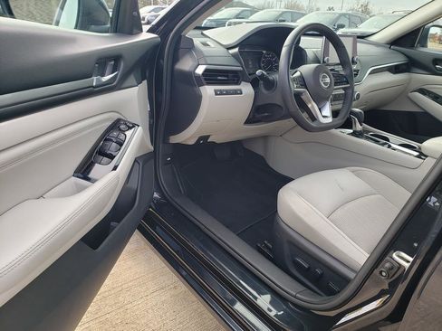 Used 2021 Nissan Altima 2.5 SV w/ SV Premium Package image 15