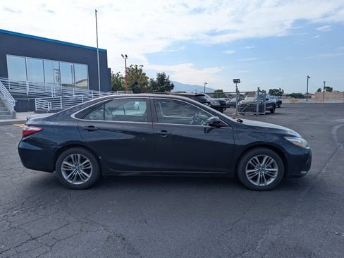 Used 2017 Toyota Camry SE w/ Moonroof Package FWD image 2