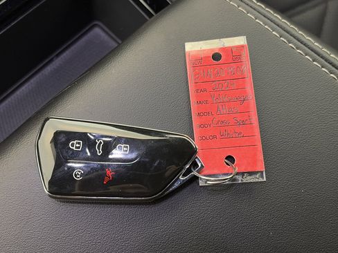 Used 2024 Volkswagen Atlas Cross Sport SE w/ Panoramic Sunroof Package image 33