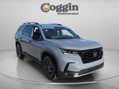 Used 2025 Honda Pilot TrailSport image 7