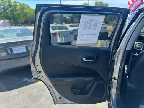 Used 2019 Jeep Compass Latitude w/ Cold Weather Group AWD/4WD image 13