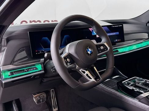 Used 2025 BMW 760i xDrive image 9