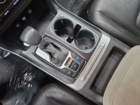 Used 2024 Kia Carnival LX image 23