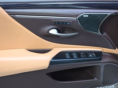 Used 2020 Lexus ES 350 Ultra Luxury w/ Accessory Package 2 FWD image 22
