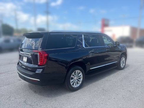 Used 2023 GMC Yukon XL SLT w/ SLT Premium Package AWD/4WD image 8