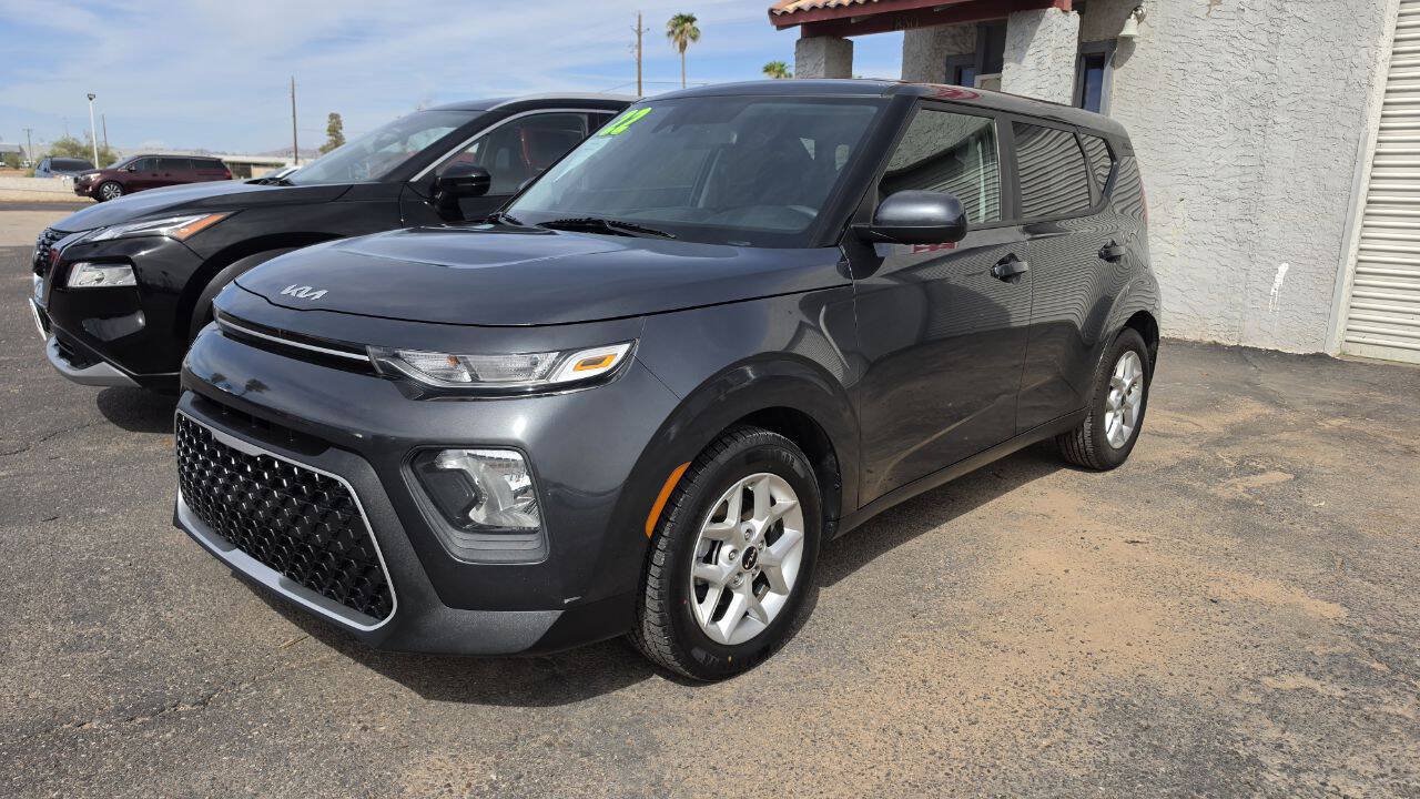 Used 2022 Kia Soul LX w/ Technology Package FWD image 1