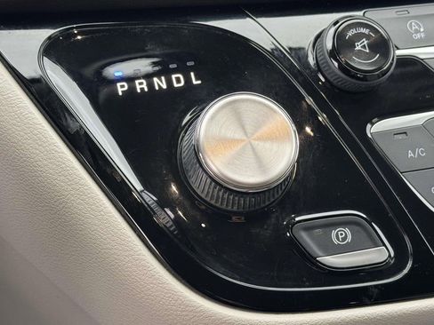 Used 2017 Chrysler Pacifica Touring image 21