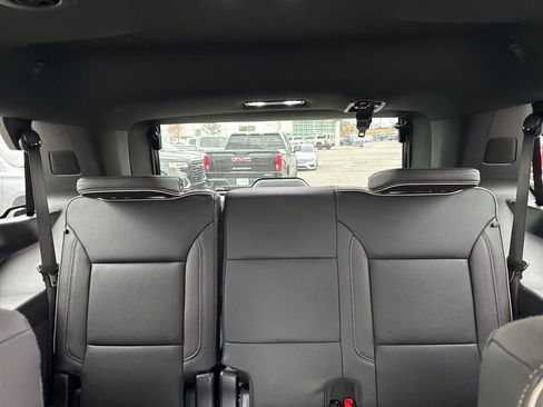 New 2025 GMC Yukon Elevation image 35