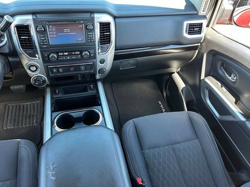 Used 2018 Nissan Titan SV w/ SV Convenience Package AWD/4WD image 16