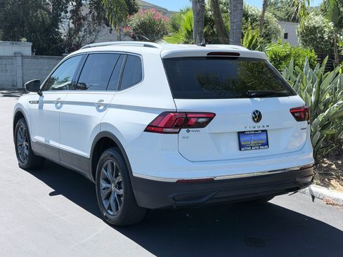 Used 2024 Volkswagen Tiguan SE AWD/4WD image 3