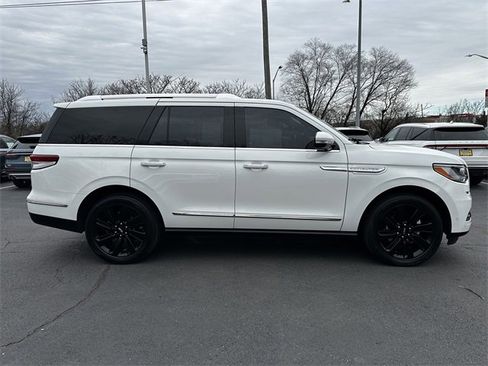 Certified 2022 Lincoln Navigator Reserve image 4