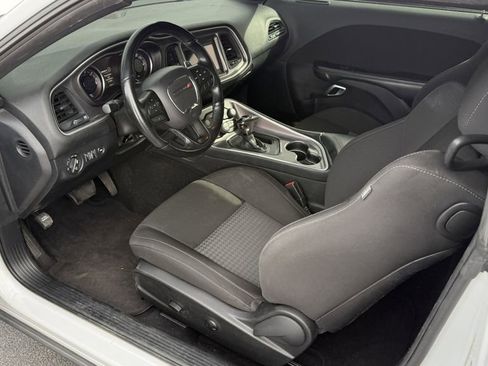 Used 2022 Dodge Challenger GT image 3