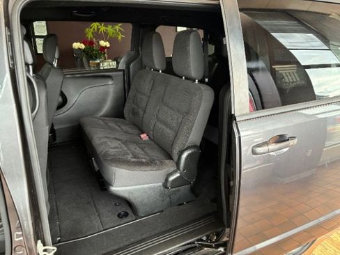 Used 2018 Dodge Grand Caravan SE image 24