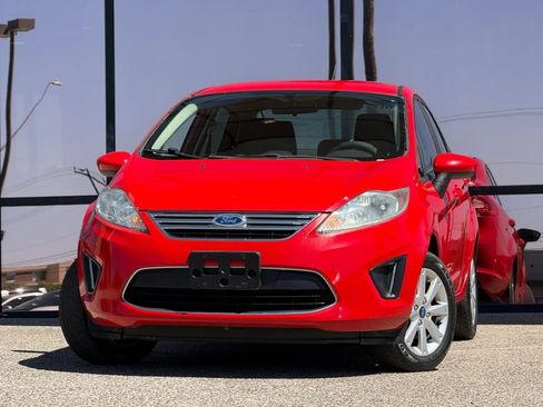 Used 2012 Ford Fiesta SE image 2