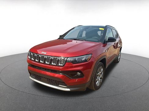 Used 2025 Jeep Compass Limited image 10