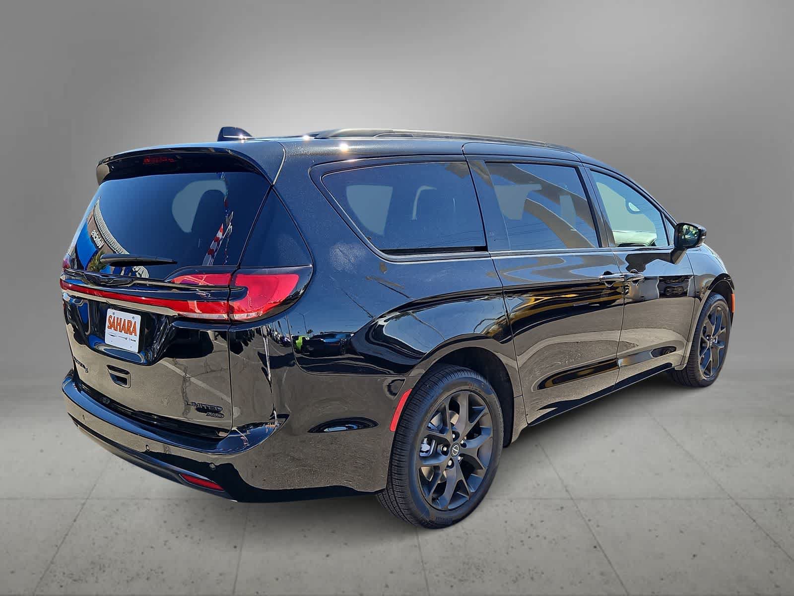 New 2026 Chrysler Pacifica Limited w/ S Appearance Package AWD/4WD image 8