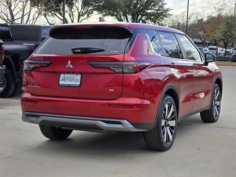New 2026 Mitsubishi Outlander SE image 4