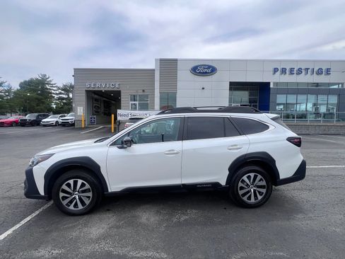 Used 2023 Subaru Outback Premium AWD/4WD image 5