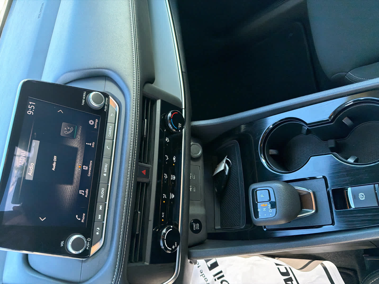 Used 2024 Nissan Rogue S AWD/4WD image 15