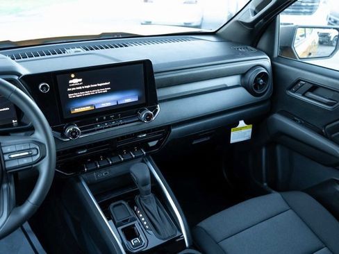 New 2026 Chevrolet Colorado W/T image 17