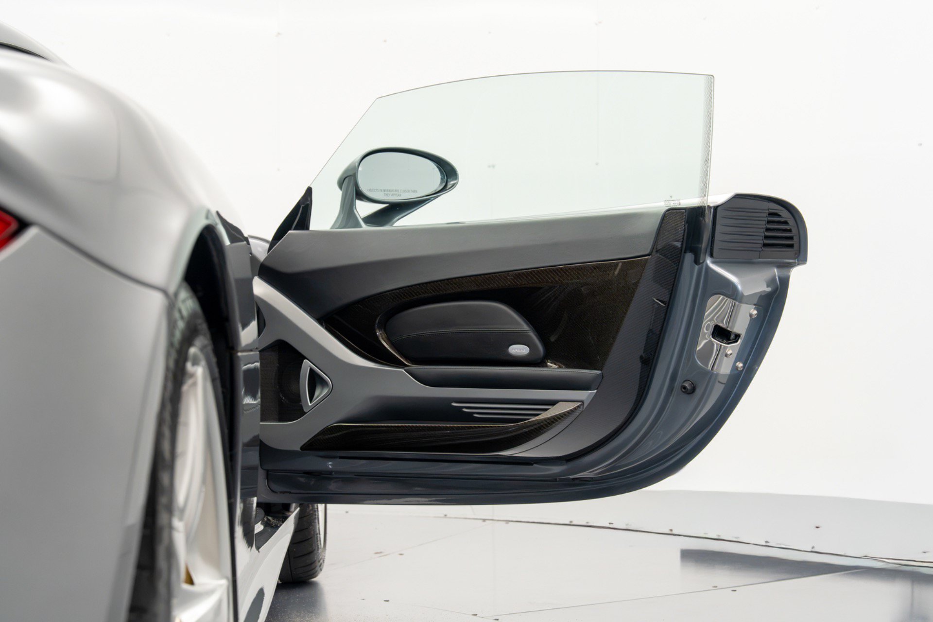 Used 2004 Porsche Carrera GT RWD image 45