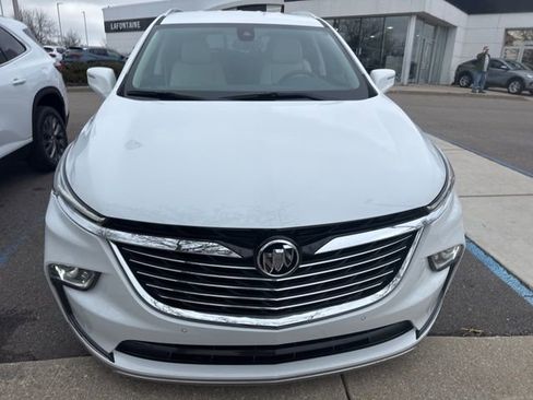 Used 2023 Buick Enclave Essence image 2