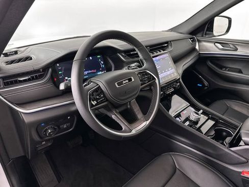 Used 2023 Jeep Grand Cherokee Overland image 22