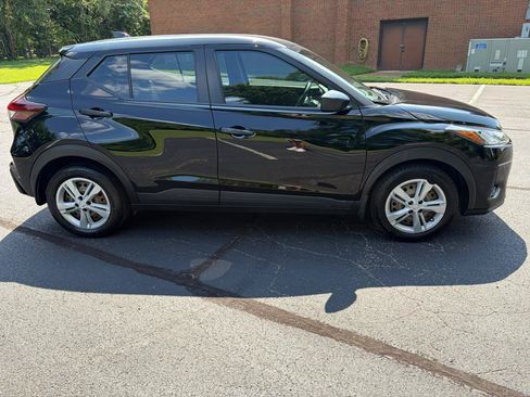 Used 2023 Nissan Kicks S FWD image 4
