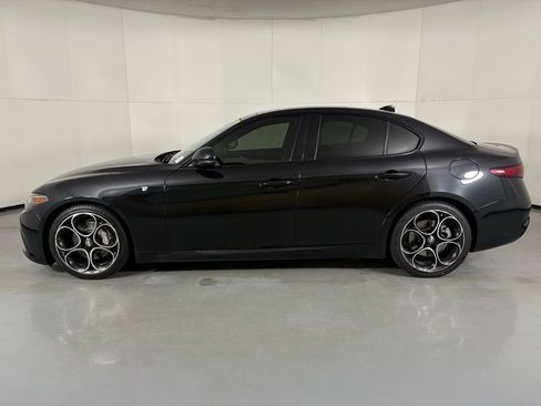 Used 2022 Alfa Romeo Giulia Ti image 5