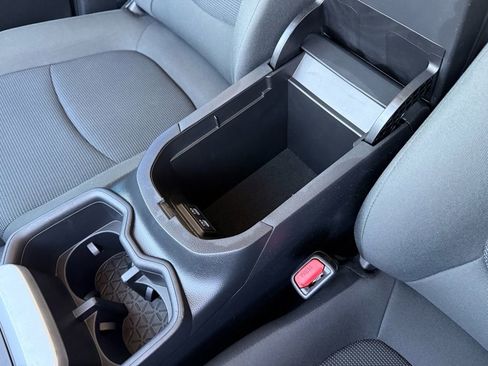 Used 2022 Toyota RAV4 LE image 29