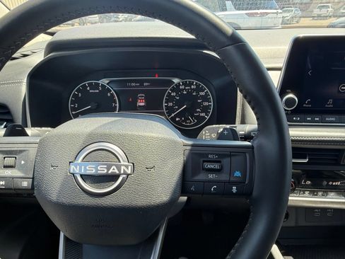 Certified 2025 Nissan Rogue SV FWD image 21