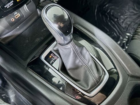 Used 2019 Nissan Rogue SV image 25