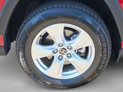 Used 2021 Toyota RAV4 XLE w/ Convenience Package FWD image 28