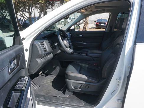 Used 2023 Nissan Pathfinder SL w/ SL Premium Package image 2