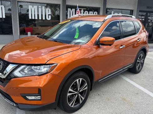 Used 2018 Nissan Rogue SL FWD image 1