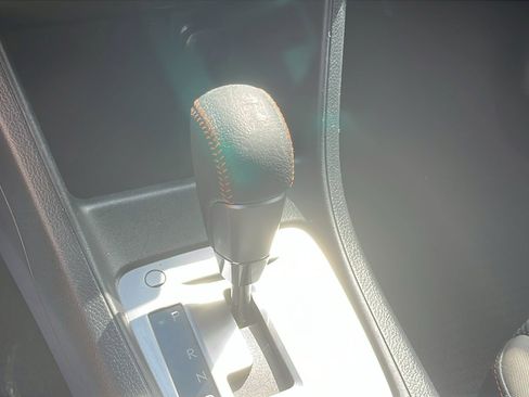 Used 2017 Subaru Crosstrek 2.0i Premium image 19