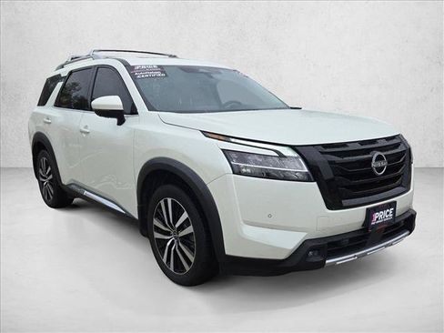 Used 2023 Nissan Pathfinder Platinum w/ Black Appearance Package FWD image 3