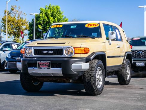 Used 2012 Toyota FJ Cruiser 4WD w/ Convenience Pkg image 4