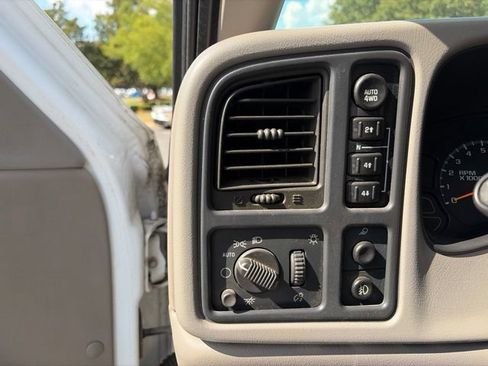 Used 2005 Chevrolet Silverado 1500 4x4 Crew Cab w/ Light Duty Power Package image 5